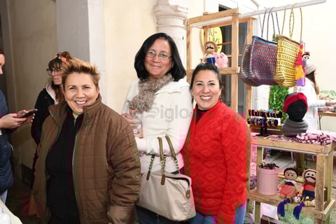 Realizan con éxito Vaivén Bazar