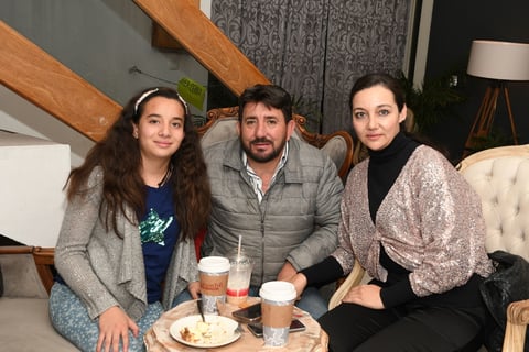 Zyanya Judith Silvestre, Aarón Silvestre Herrera y Judith Moreno Sauceda.