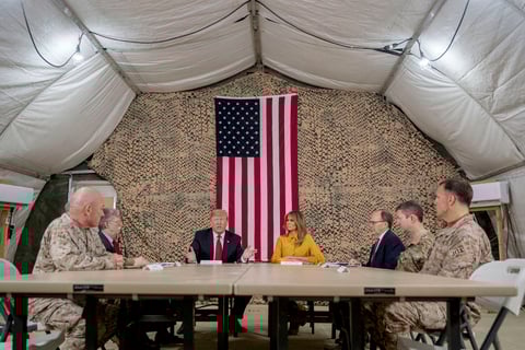 Trump sorprende a militares estadounidenses en Irak