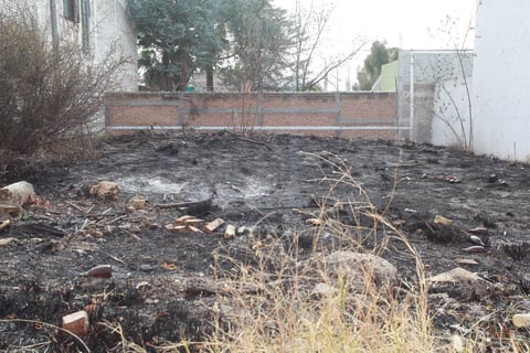 A la par, los predios aledaños acumulan una gran cantidad de basura.