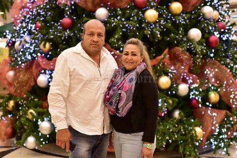 01012019 DE PASEO.  Benigno y Azucena.