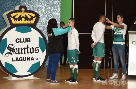 Los aficionados estuvieron presentes en la presentación del Ritual Guerrero.