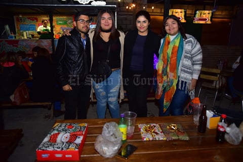 05012019 ENTRE AMIGOS.  Eduardo, Zoar, Lorena y Fernanda.