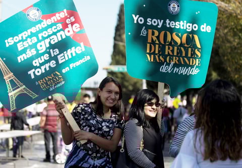 Saltillenses acudieron a degustar la rosca.