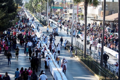 “Con esto le demostramos no solo a México sino al mundo, la solidaridad que hay entre los saltillenses, y que además de romper el récord estamos haciendo este evento que fomenta la unidad familiar y nuestras tradiciones”, señaló el alcalde de Saltillo.