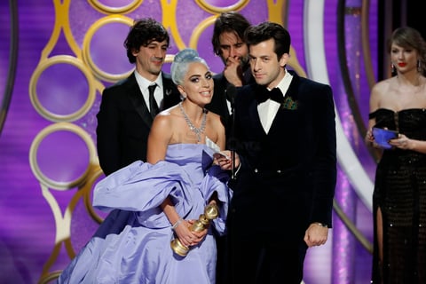 La noche se completó con el premio a la mejor canción original para Shallow (de A Star is Born), que fue a parar a Lady Gaga, Mark Ronson, Anthony Rossomando y Andrew Wyatt.
