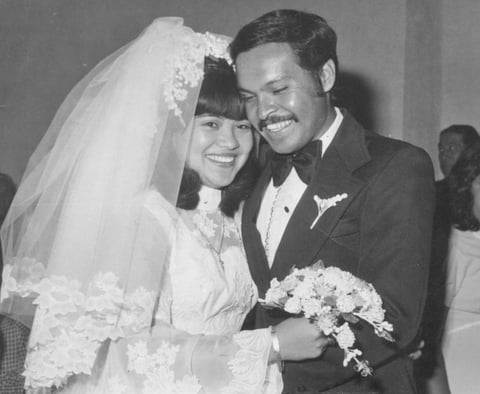 06012019 Rosa María Cisneros Arellano y José Ángel Martínez Dávila
(f) el día de su boda el 19 de noviembre de 1975.