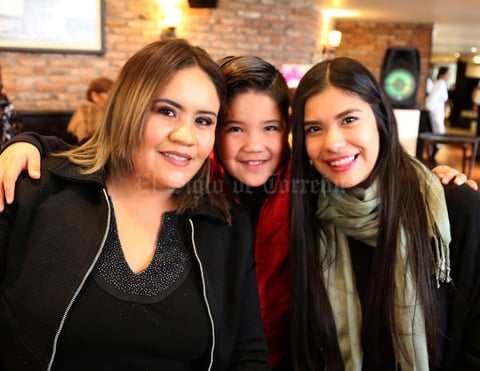 08012019 MUY CONTENTOS.  Vivi, Gael y Lidise.