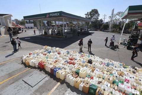 Estados viven caos por desabasto de combustibles