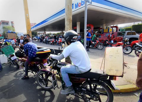 Estados viven caos por desabasto de combustibles