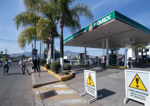 Estados viven caos por desabasto de combustibles