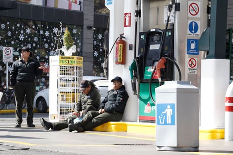 Estados viven caos por desabasto de combustibles