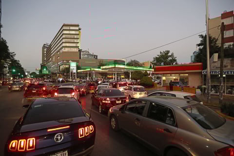 Estados viven caos por desabasto de combustibles