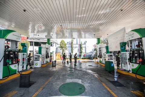 Estados viven caos por desabasto de combustibles
