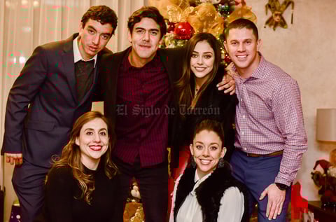 Eduardo Lome, Alejandro Lome, Nini Luna, Zamir Luna, Daniela Dubois y Susu Luna.