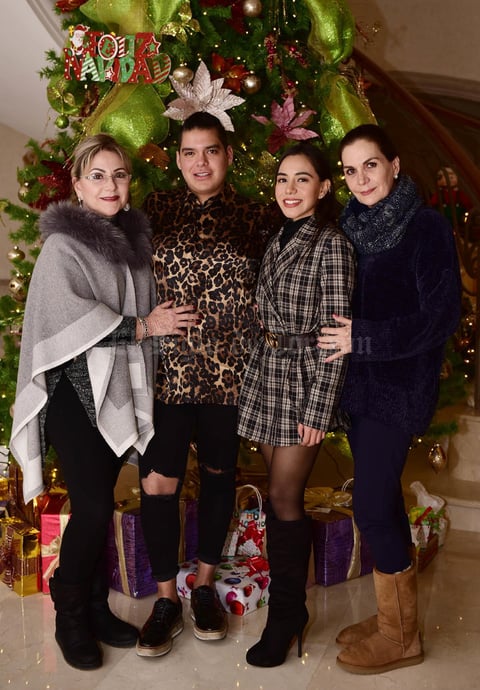 Chela,Luis,Victoria y Blanca.