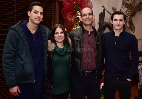 Ernesto Jr,Gaby,Ernesto y Ricardo.