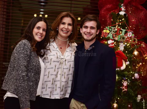 Martha Leal con sus hijos Maria Sofia y Ricardo