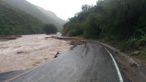 Como consecuencia de la crecida del río Mezquital, se registró un daño de consideración a la altura del kilómetro 50 de la referida carretera.