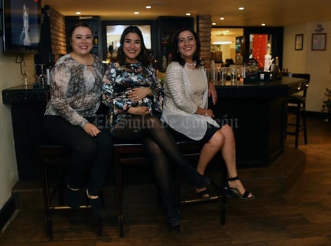 17012019 MUY CONTENTAS.  Diana Dávila García espera la llegada de Luciana, motivo por el cual se le organizó una fiesta de canastilla. En la imagen, la acompañan Diana García y María Esther.