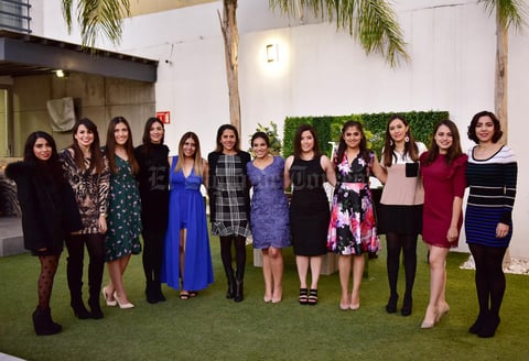19012019 Amigas y familiares de la joven.