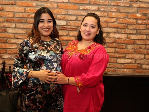 20012019 FELICES.  Diana Dávila García con Támara en su fiesta de canastilla.