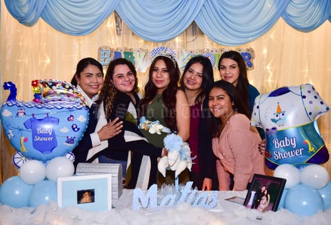 23012019 ESPERA A SU PRIMER BEBé.  Paty Morales de Cañez, acompañada de algunas de sus amigas, en la fiesta de canastilla que le organizaron su mamá, Lea López, y su suegra, Josefina Vélez, con motivo del nacimiento de Matías Alexander.