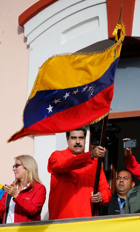 Se vive tensión en Venezuela; chavistas y oposición toman las calles