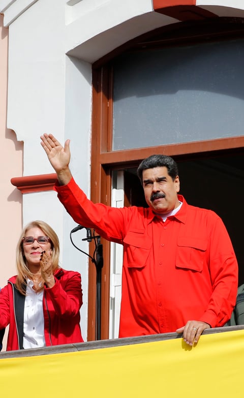 Se vive tensión en Venezuela; chavistas y oposición toman las calles