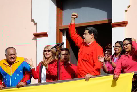 Se vive tensión en Venezuela; chavistas y oposición toman las calles