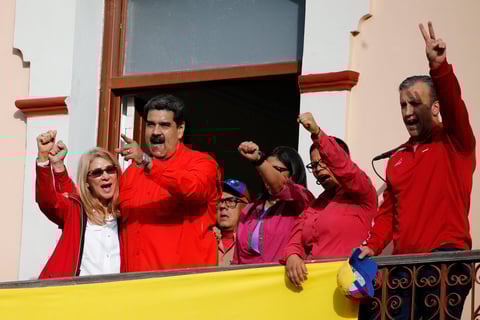Se vive tensión en Venezuela; chavistas y oposición toman las calles
