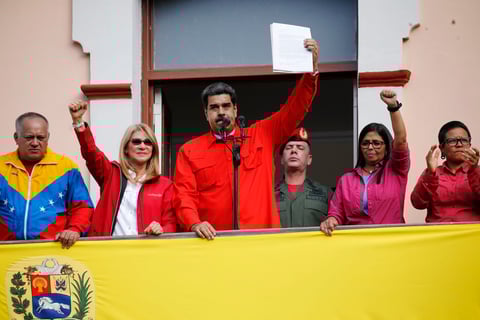 Se vive tensión en Venezuela; chavistas y oposición toman las calles