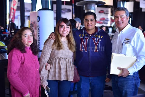 25012019 EN FAMILIA.  María del Rosario, Dulce, Daniel y Arturo.