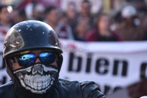 El contingente de manifestantes, inició su marcha en el monumento al Ave fénix, y concluyó en la plaza principal.