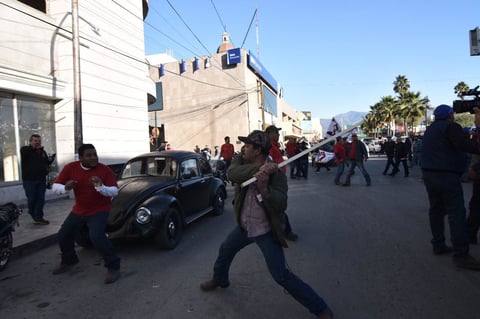 Trabajadores de Altos Hornos de México (AHMSA) pertenecientes a las secciones 147 y 288 del sindicato Democrático y simpatizantes de los mismos gremios del Minero Nacional, se enfrentaron a golpes.
