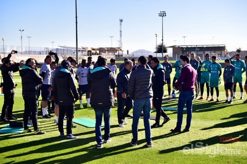 Martino saludó a cada uno de los jugadores del plantel lagunero.