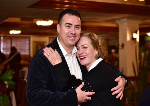 30012019 CELEBRACIóN EN FAMILIA.  Lupita Morales de López con su hijo, Eduardo López Morales.