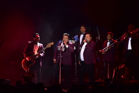 La música, para el deleite de los asistentes se llevó a cabo en el Coliseo Centenario.
