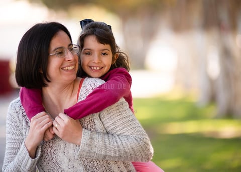 Marjolaine Dupuy de Leal con su hija, Aitana