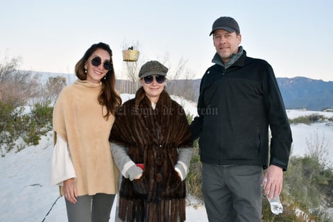 Liza Cantu de Pérez Cano, Veronica González y Robert Powell