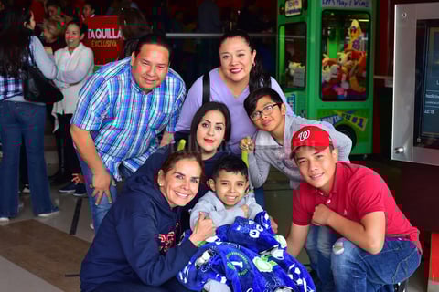 08022019 Patito y su familia.