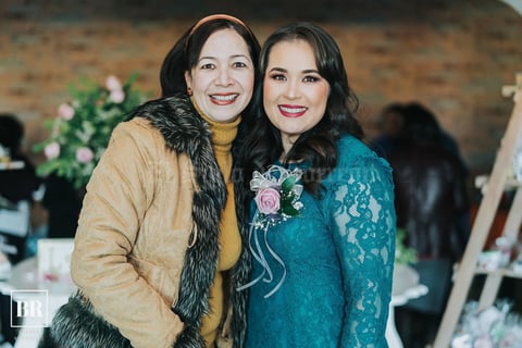 09022019 Ada Flores acompañando a la novia.