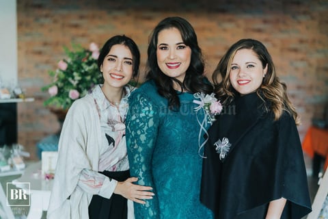 09022019 Yasmín Ávalos acompañada de Larissa y Melissa Bugarini Calleros.