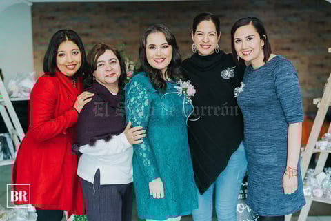09022019 Cristina Pineda, Paty Medina, Eva Martínez y Melissa Moreno con la futura novia.