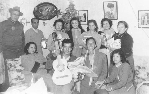 Antonio Barbosa Lara (f), Carlos Adelantado Rosas (f), Graciela Adelantado Rodríguez, Marina de Lira Rodríguez, Lucía y Guadalupe Adelantado Rodríguez, Leonor Rodríguez
de Adelantado (f), Rafaela Adelantado de Barbosa (f), Carlos Adelantado Rodríguez, Aniceto de Lira Rodríguez y Francis Adelantado Rodríguez (f), el 24 de diciembre de 1958.