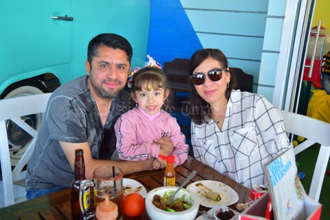10022019 Jorge, Mariana y Mila.