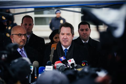 Cabe señalar que, según se informó, la sentencia de "El Chapo" será dada a conocer el 25 de junio; no obstante, Richard Donahue, fiscal del Distrito Este de Nueva York, señaló que Guzmán queda imposibilitado de salir de prisión bajo fianza.