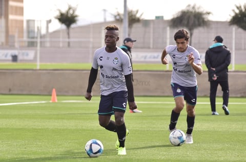 Santos Laguna se prepara enfrentar a Cruz Azul.