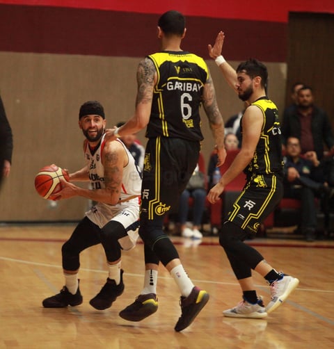 Después de las indicaciones de los técnicos en los vestidores, los dos equipos regresaron a la duela, en donde los Leñadores no bajaron el ritmo y consiguen su mejor producción con 35 unidades en el tercer periodo, en tanto que Fuerza Regia metió 30 para mover la pizarra a 77-62.