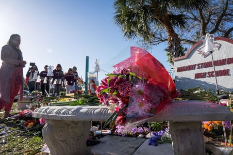 Recuerdan a las víctimas de Parkland a un año del tiroteo